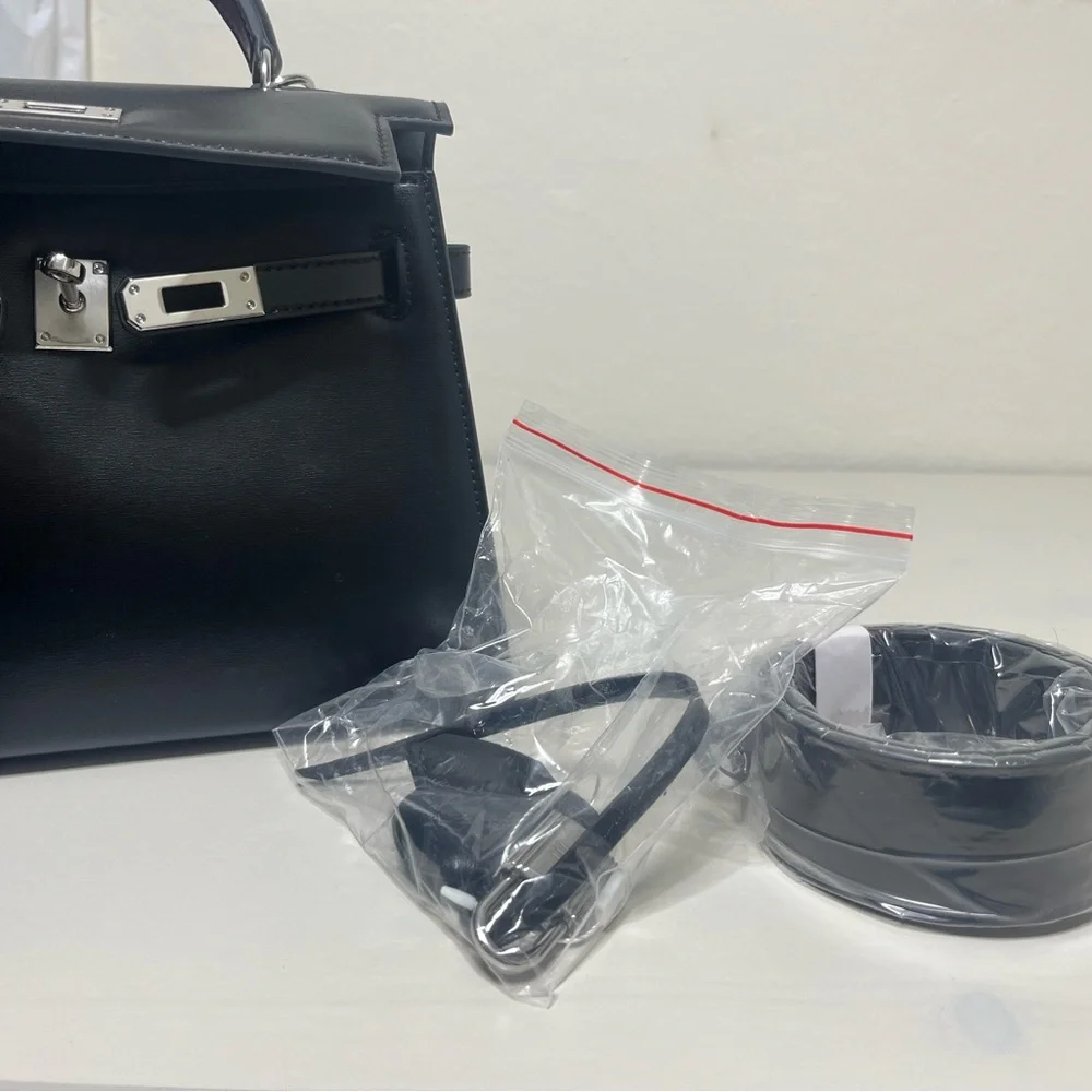 Elegant Black Handbag - Picture 4 of 4